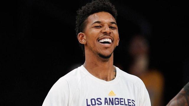 的媒体与自 的媒体与自